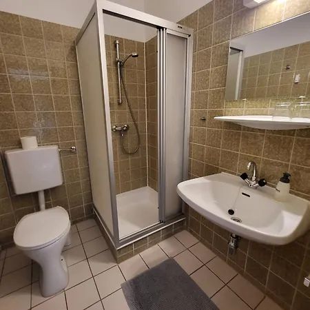 ホームステイ Haus Lienbacher ミッタージル